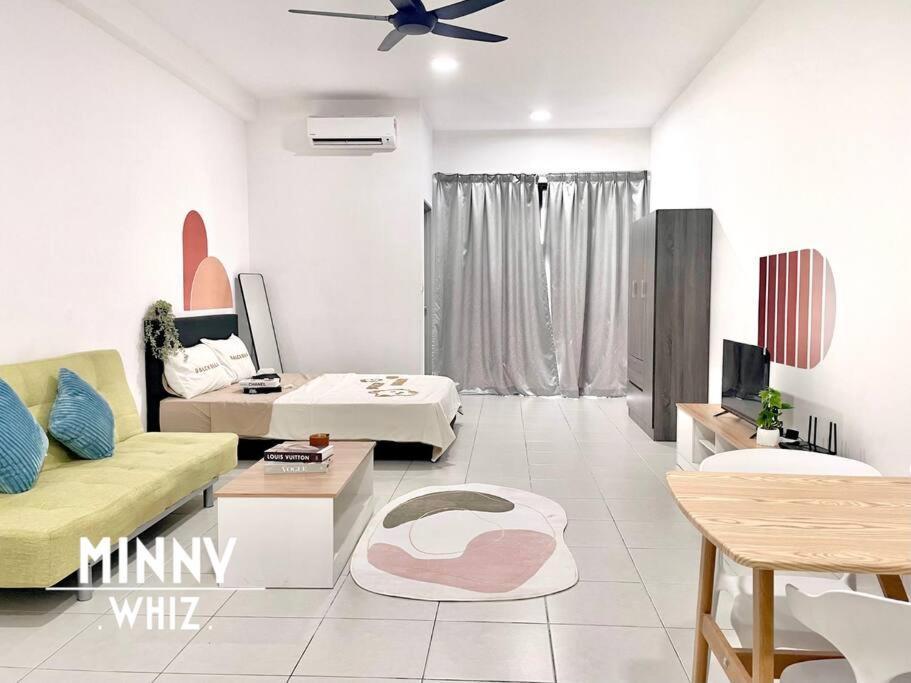 Netizen Couple Balcony Mrt #21 Cheras