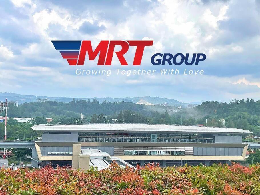 Netizen Couple Balcony Mrt #21 Pangsapuri *